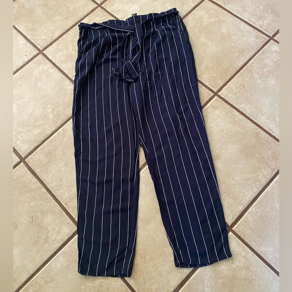 (A211)Womans Navy Striped Wide Leg Pants Size L by Forever 21 FINAL MARKDOWN